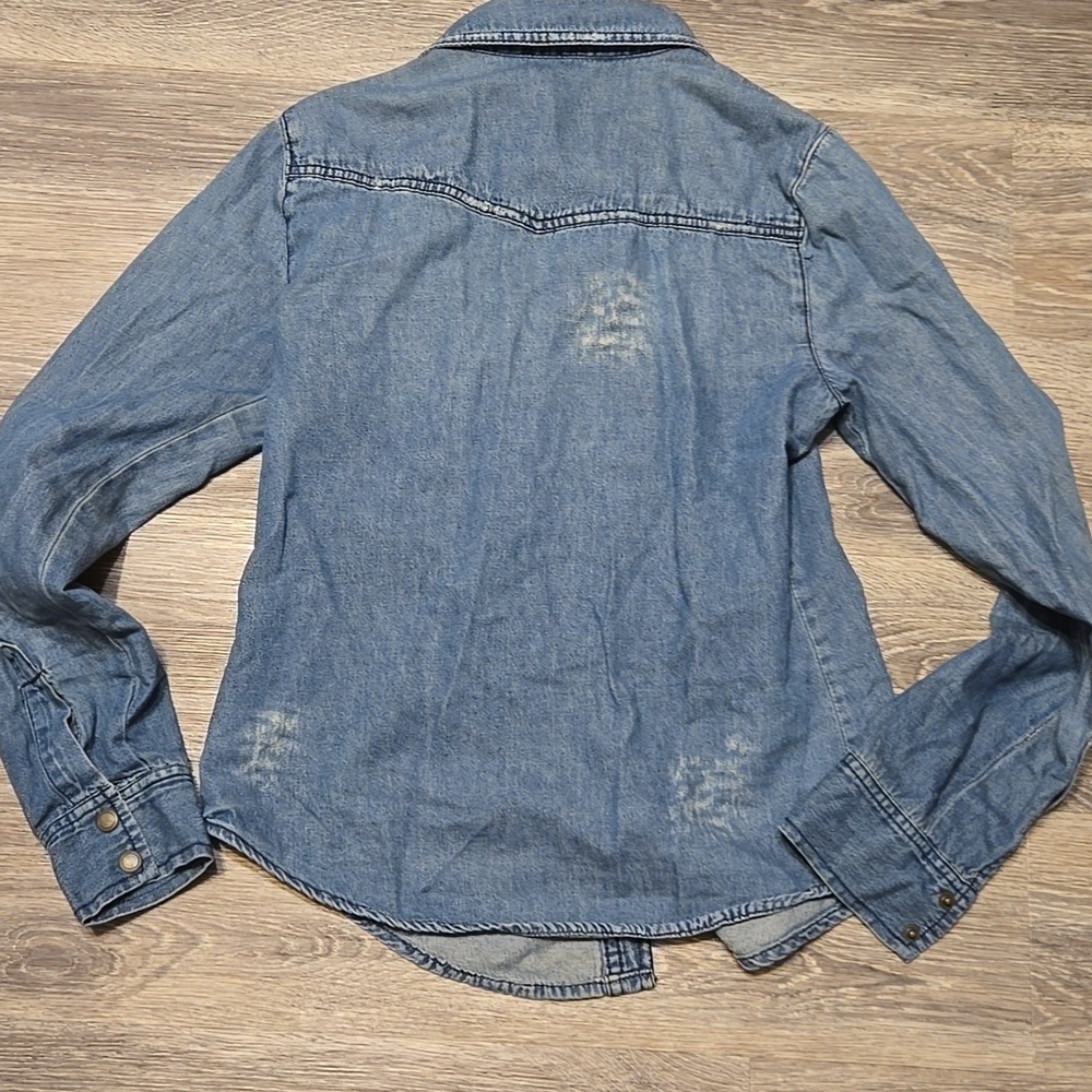 Miley Cyrus Distressed Denim Snap Shirt Sz Small - Picture 3 of 3